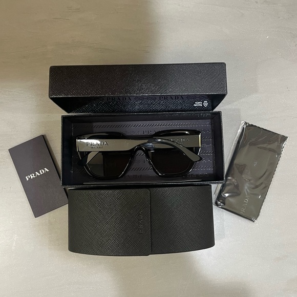 NEW Prada Oversized Square Sunglasses - Black - Picture 10 of 14